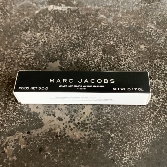 Marc Jacobs Beauty Velvet Noir Major Volume Mascara Noir #10 .17oz - Picture 3 of 8